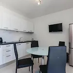 Three-bedroom In Appartement *