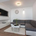 Three-bedroom In Appartement