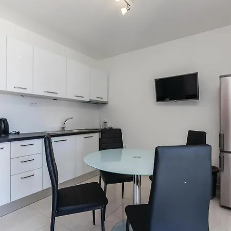 Three-bedroom In Appartement *