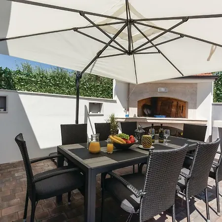 Three-bedroom In アパート *