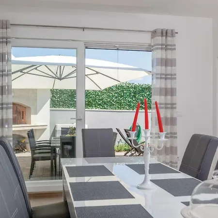 アパート Three-bedroom In